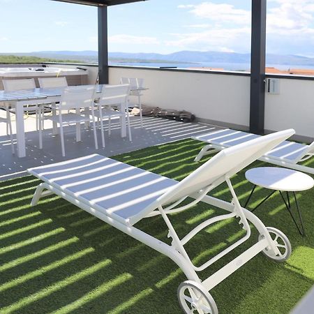 Apartments Terra Sun With Private Pool Or Jacuzzi Njivice Exterior foto