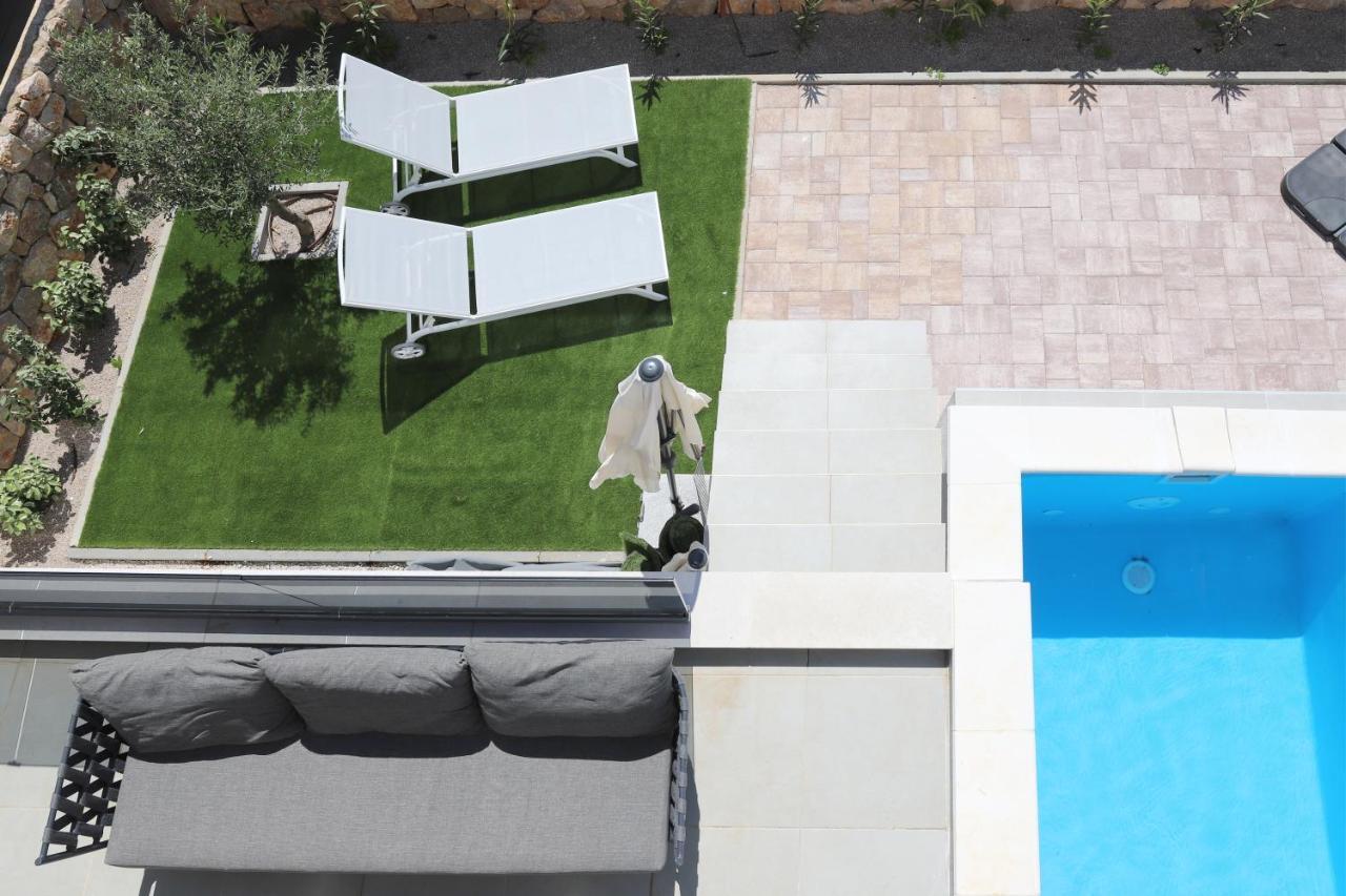 Apartments Terra Sun With Private Pool Or Jacuzzi Njivice Exterior foto