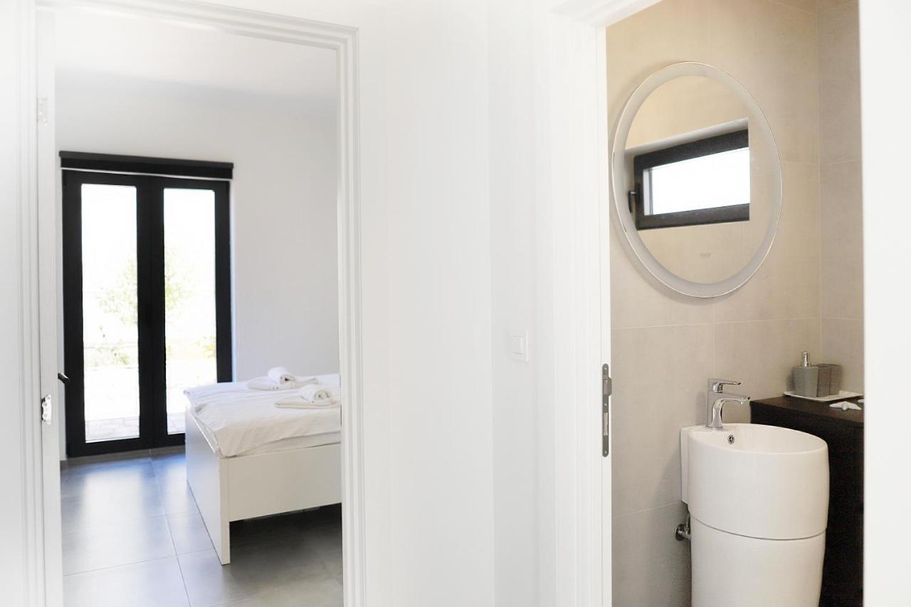 Apartments Terra Sun With Private Pool Or Jacuzzi Njivice Exterior foto